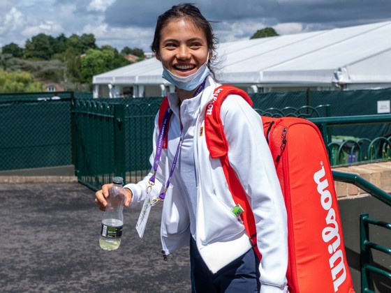 Emma Raducanu là thương hiệu mới của làng quần vợt thế giới