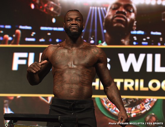 Tyson Fury vs Deontay Wilder III: Fury “giận dữ” nặng đến 125 kg, Wilder “áo giáp” cảm thấy… khêu gợi ảnh 1