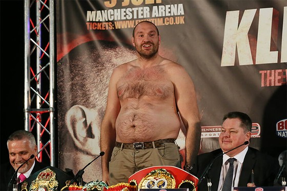 Tyson Fury “giận dữ”: Hết động lực sau khi hạ Klitschko “em”, béo phì… 170 kg, quay về nhờ thách thức Deontay Wilder ảnh 2