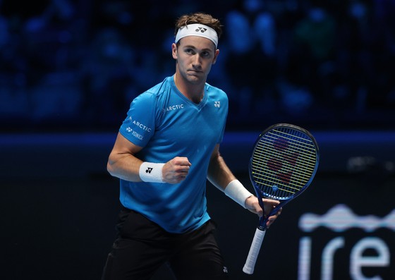 ATP Finals: Novak Djokovic và Daniil Medvedev vào bán kết với 3 trận toàn thắng ảnh 1