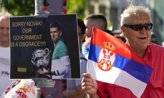 Người hâm mộ Australia ủng hộ Djokovic và chỉ trích chính phủ của mình