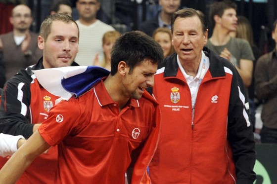 HLV Pilic và Djokovic khi làm việc với nhau trong màu áo đội tuyển Davis Cup Serbia