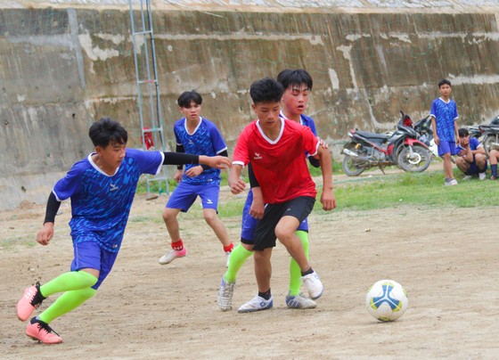 Dự án GUMBĐ & Chương trình thứ 15: Hành trình vượt 2.000 km - Gieo ước mơ bóng đá cho trẻ em vùng cao ảnh 8