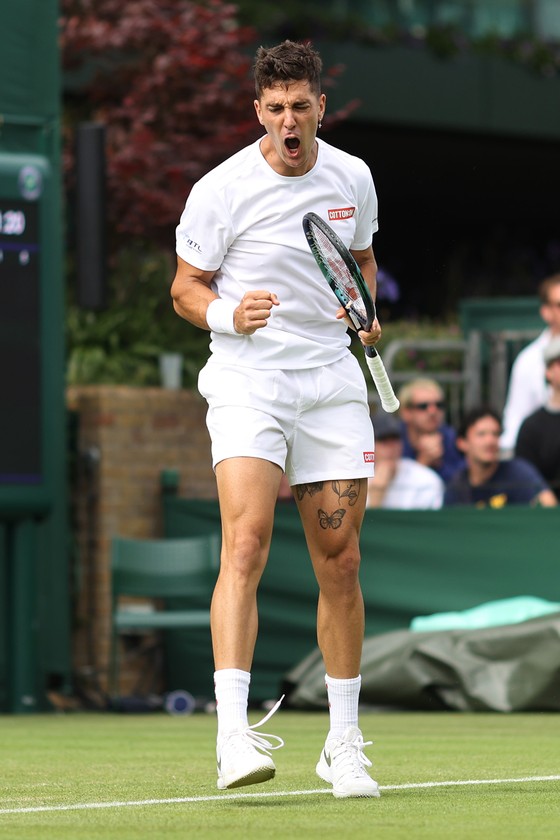 Wimbledon: Novak Djokovic khởi đầu chật vật với 4 ván, sẽ đấu đối thủ Australia đầu tiên kể từ sự cố Australian Open ảnh 1