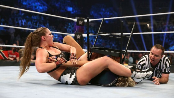 “Nữ hoàng bẻ tay” Ronda Rousey: Sẽ tái xuất MMA nếu được đấu với “Nữ chiến binh… hết thời” Gina Carano của “The Madalorian” ảnh 2