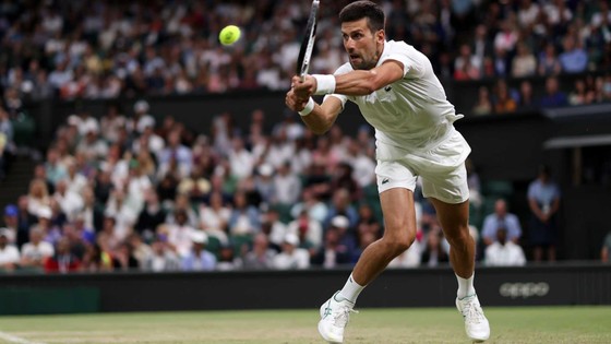 Wimbledon: Loại “King” Carlos Alcaraz thật phong cách, Jannik Sinner sẽ đấu Novak Djokovic ở tứ kết ảnh 1