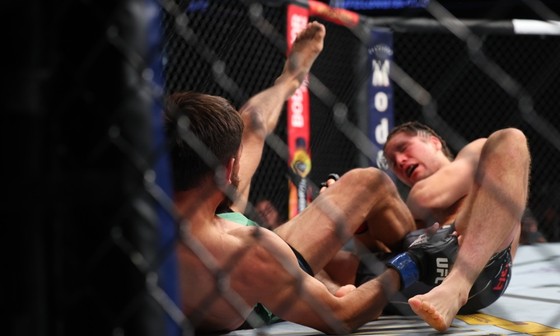 UFC on ABC: Ortega vs. Rodríguez: Hạ KO “Vua Kung Fu” Muslim Salikhov, “Con đỉa” Li Jingliang “báo thù” cho cả làng Tán Đả Trung Quốc ảnh 2