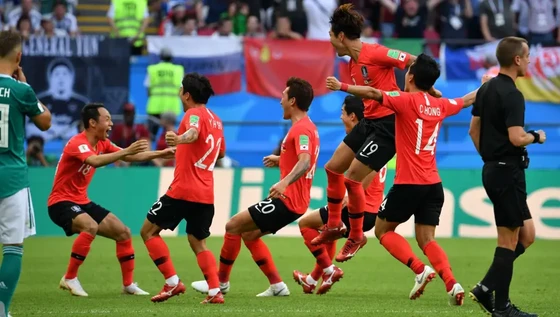 Những cuộc lật đổ vĩ đại trong lịch sử World Cup: Saudi Arabia thắng Messi và Nhật Bản thắng Muller vừa được “góp tên” ảnh 8