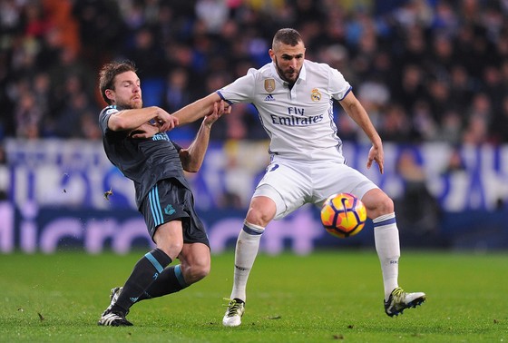 Karim Benzema (phải) vẫn luôn là con át chủ bài của Real Madrid trên tuyến tấn công. Ảnh: Getty Image.