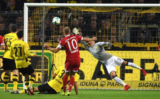 Bundesliga, Vòng 11: Bayern vùi dập chủ nhà Dortmund 3-1 ảnh 1