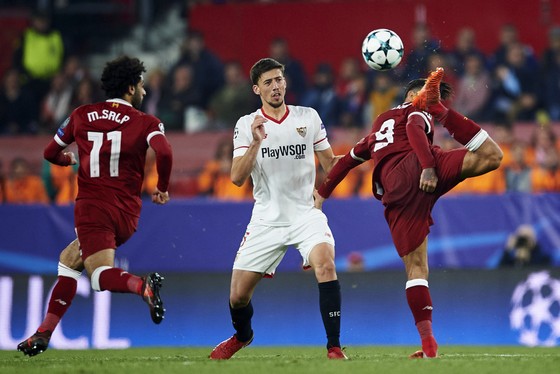 Champions League: Liverpool đánh rơi chiến thắng ở Sevilla ảnh 1