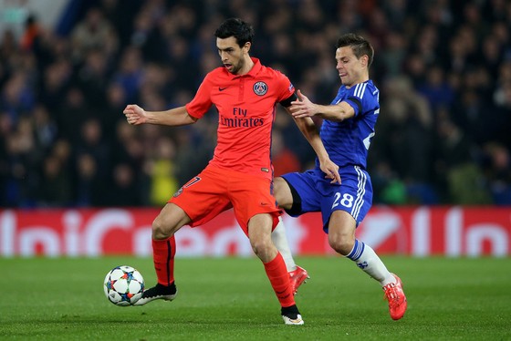 Javier Pastore (trái, PSG) trong trận gặp Chelsea ở Champions League. Ảnh Getty Images.