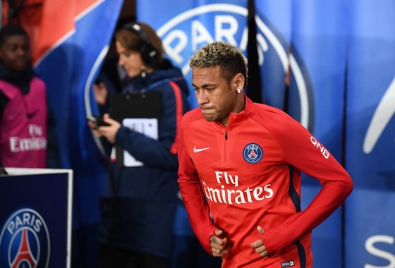 Bản hợp đồng kỷ lục của Neymar lại bị nghi ngờ. Ảnh: Getty Images.