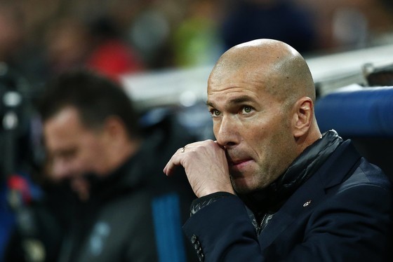 HLV Zinedine Zidane không thể giải thích thất bại.