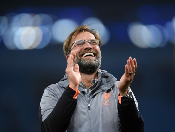 Klopp đã nói gì với cầu thủ Liverpool trong giờ giải lao ở Manchester City ảnh 1
