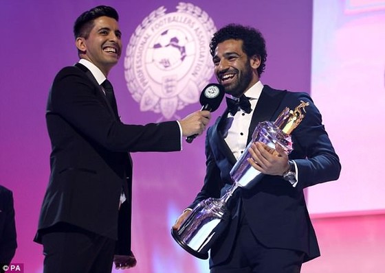 Mo Salah nhận giải thưởng Cầu thủ xuất sắc nhất của PFA.
