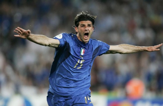 Vincenzo Iaquinta ăn mừng bàn thắng ở World Cup 2006