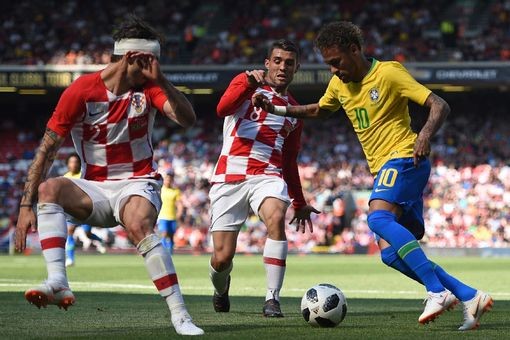 Neymar nhảy điệu samba trên sân Anfield ảnh 1