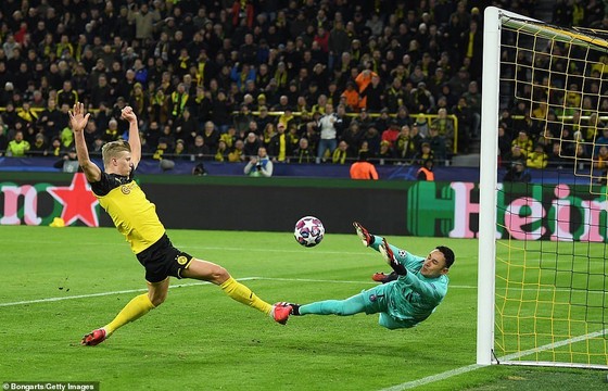 Erling Haaland ghi bàn cho Dortmund