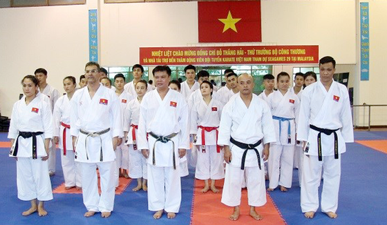 Võ sĩ karatedo Việt Nam luyện tập quên ngày nghỉ ảnh 4