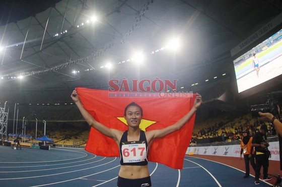 Lê Tú Chinh giành HCV 200m và lập kỷ lục SEA Games ảnh 1
