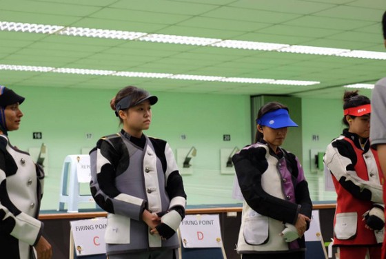 Nữ xạ thủ trẻ của Việt Nam đã không thể chiến thắng tại bài bắn 10m súng trường hơi nữ nên lỗi hẹn giành huy chương tại SEA Games năm nay. ảnh 1