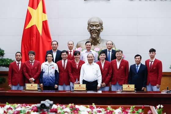 Thủ tướng Nguyễn Xuân Phúc chúc mừng đoàn thể thao SEA Games của Việt Nam ảnh 1