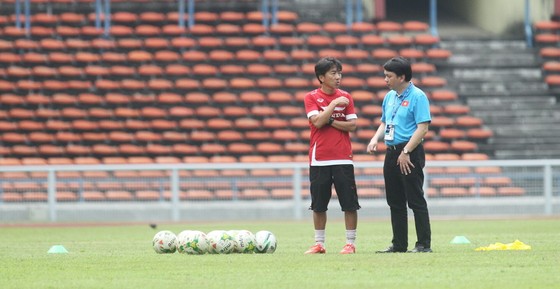 Thất bại ở AFF Cup 2016 và SEA Games 2017, bóng đá Việt Nam lại hướng về... thầy ngoại. Ảnh: Bạch Dương