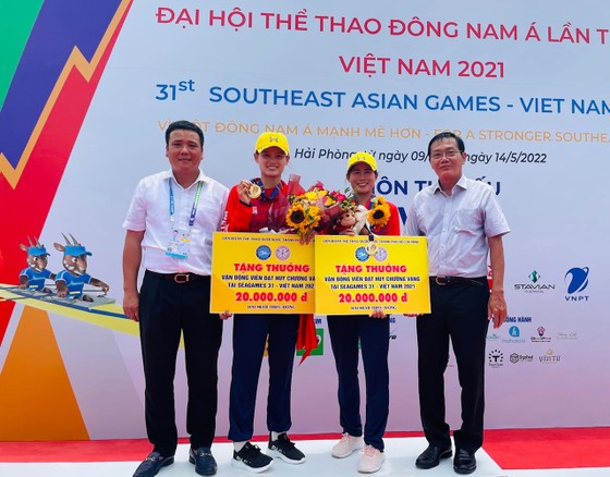 VĐV đua thuyền đã được thưởng "nóng" từ Liên đoàn đua thuyền Việt Nam. Ảnh: N.TRUNG