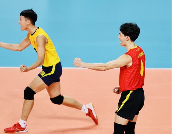 Chùm ảnh thăng hoa của cầu thủ bóng chuyền nam sau chiến thắng Thái Lan ảnh 3