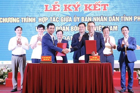 VFF đã ký kết chương trình hợp tác với tỉnh Phú Thọ. Ảnh: B.PTH