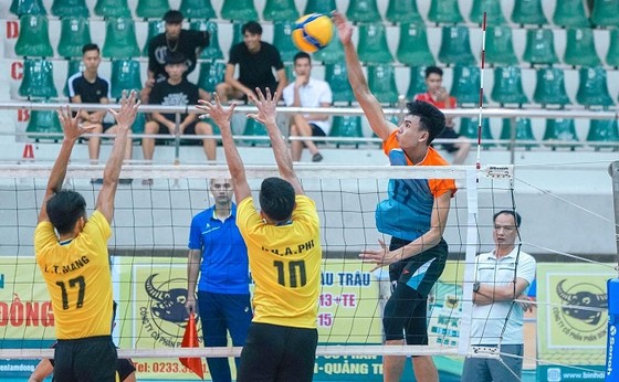 Bóng chuyền áo lính quyết đổi màu huy chương Đại hội thể thao toàn quốc 2022 ảnh 1