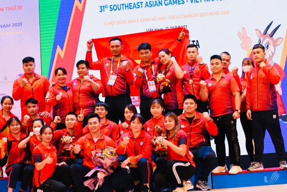 Cử tạ Việt Nam đã đấu tốt tại SEA Games 31 nhưng vẫn phải có những con người trọng điểm cho ASIAD và Olympic. Ảnh: H.THANH