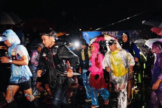Bắt đầu khai cuộc giải marathon khắc nghiệt nhất Việt Nam ảnh 1