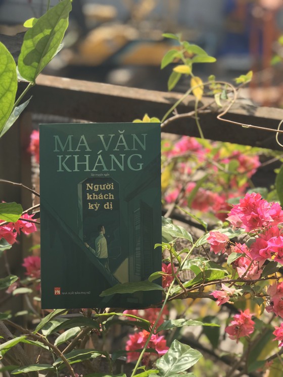 Nhà văn Ma Văn Kháng ra mắt tập truyện ngắn 'Người khách kỳ dị' ảnh 1