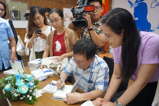 Nhà văn Nguyễn Nhật Ánh trở lại với biểu tượng 'con chim xanh' trong tác phẩm mới  ảnh 2