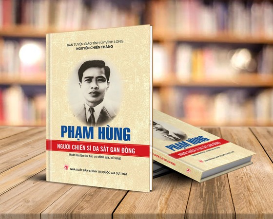 Tái bản 'Người chiến sĩ dạ sắt gan đồng' nhân kỷ niệm 110 năm ngày sinh đồng chí Phạm Hùng ảnh 1
