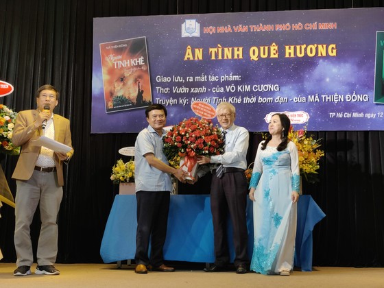 Hội Nhà văn TPHCM tổ chức giao lưu ra mắt sách “Ân tình quê hương” ảnh 1