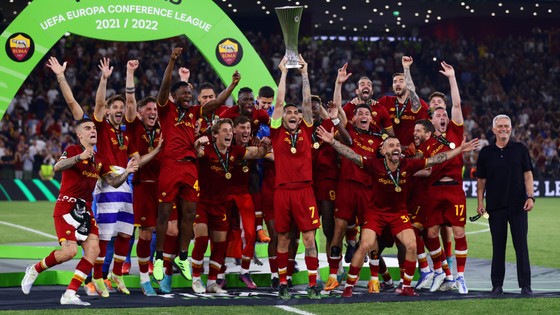 Vô địch Europa Conference League, Mourinho thiết lập một loạt kỷ lục cùng Roma ảnh 1