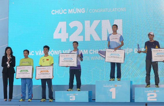 Giải Marathon TPHCM 2018: VĐV Nhật Bản Kimura Mitsunobu chiến thắng cự li 42km  ảnh 1