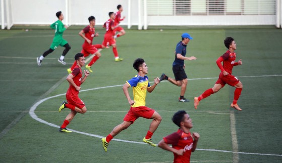 Thầy trò U22 Việt Nam tự tin với mục tiêu vào chung kết ảnh 2