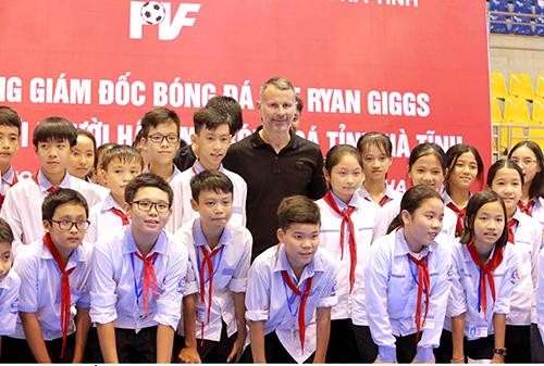 Ryan Giggs đã có chuyến thăm, làm việc tại tỉnh Nghệ An và tỉnh Hà Tĩnh