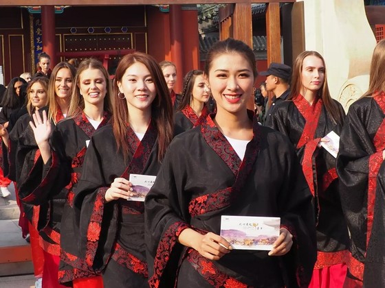 Người đẹp bóng chuyền Tường Vy đạt danh hiệu Hoa hậu Du lịch Thế giới 2019 được yêu thích nhất ảnh 1