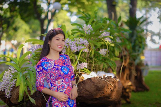 Người đẹp điền kinh Lê Thị Mộng Tuyền thướt tha trong tà áo dài truyền thống du xuân ảnh 14