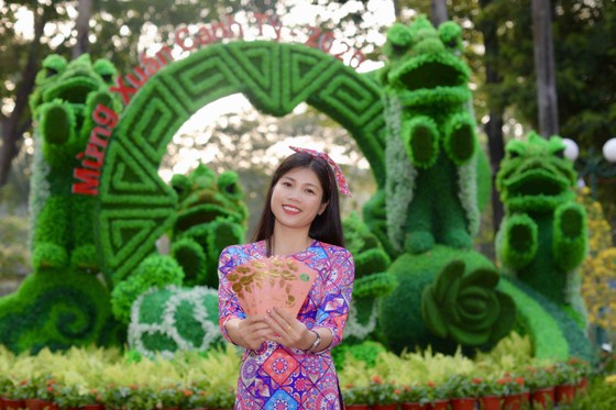 Người đẹp điền kinh Lê Thị Mộng Tuyền thướt tha trong tà áo dài truyền thống du xuân ảnh 11