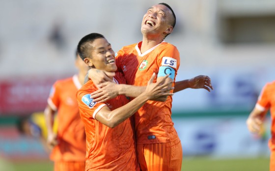 Niềm vui chiến thắng của nhà Bình Định ở trận khai mạc mùa giải hạng nhất 2020. Ảnh: Dũng Phương
