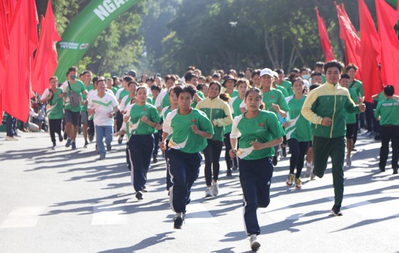 Hơn 30.000 người tham gia Ngày chạy Olympic vì sức khỏe toàn dân ảnh 6