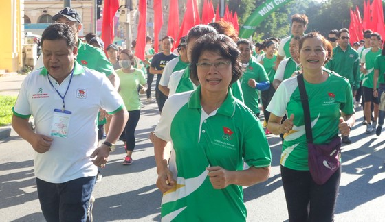 Hơn 30.000 người tham gia Ngày chạy Olympic vì sức khỏe toàn dân ảnh 4