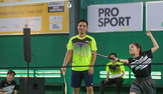 Giải cầu lông Junior Weekly Series 2021: Nguyễn Tiến Minh cùng các tuyển thủ quốc gia giao lưu với tay vợt nhí ảnh 6
