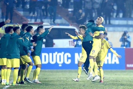 Khai màn V.League 2021: Chiến thắng “sốc” của đội nhà Nam Định trước Hà Nội ảnh 8